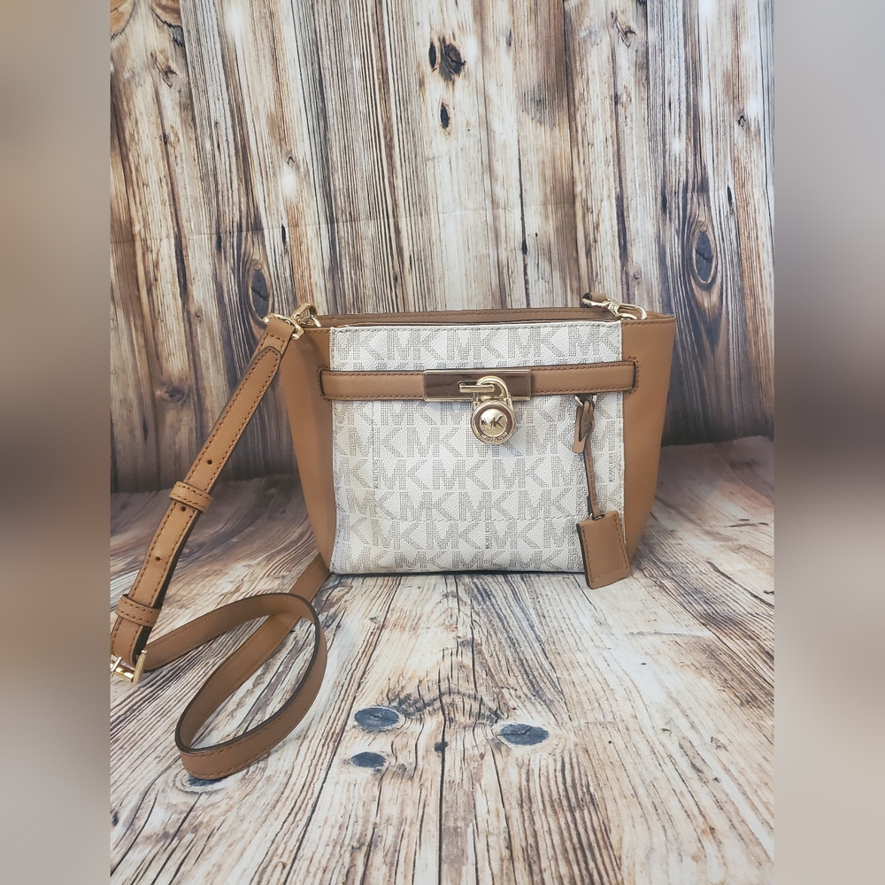 MICHAEL KORS  Hamilton Traveler Medium Top Zip Messenger Bag
